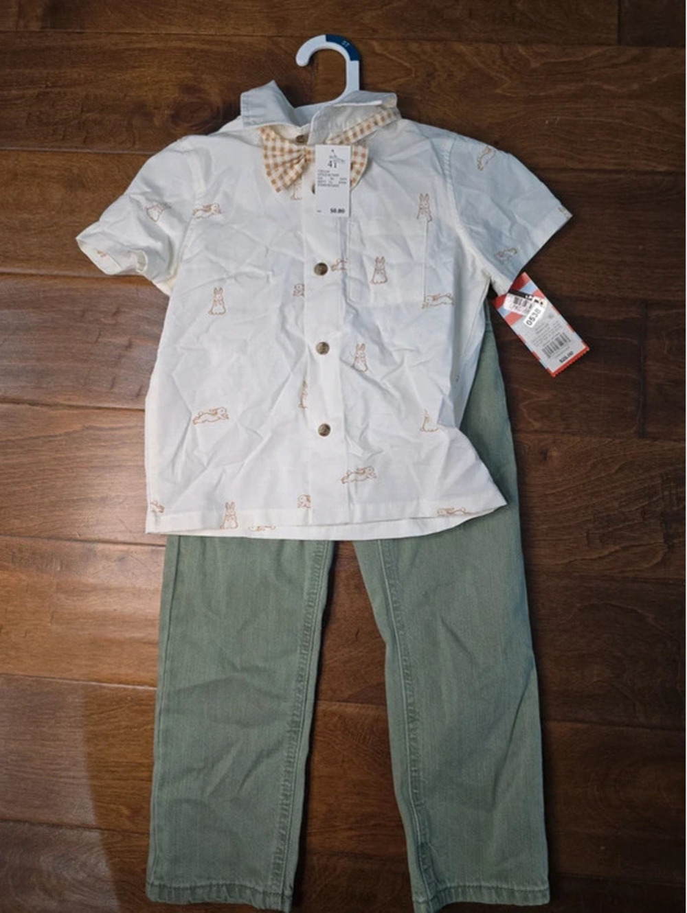 4t brand new outfit from target with bow tie. item 538G7
